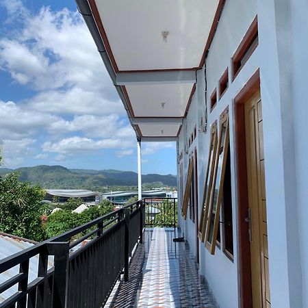 Bertus Guesthouse Labuan Bajo Exterior photo